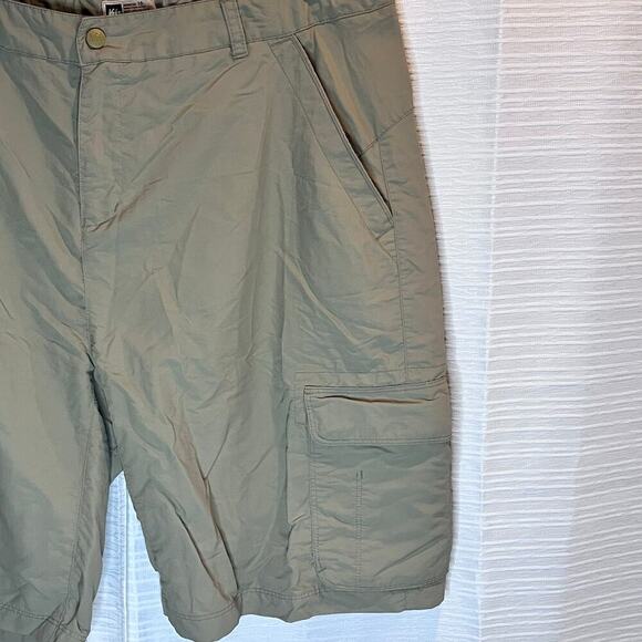 REI: Cargo Khaki Adjustable Waist Shorts Women's‎ 16  (G307) - Picture 5 of 7